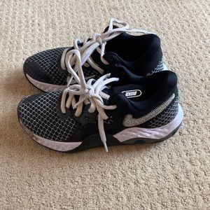 Nike Renew Elevate 2 boys shoes. Gently used.